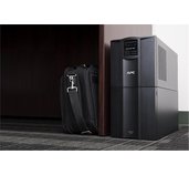 APC Smart-UPS 2200VA LCD 230V with SmartConnect foto